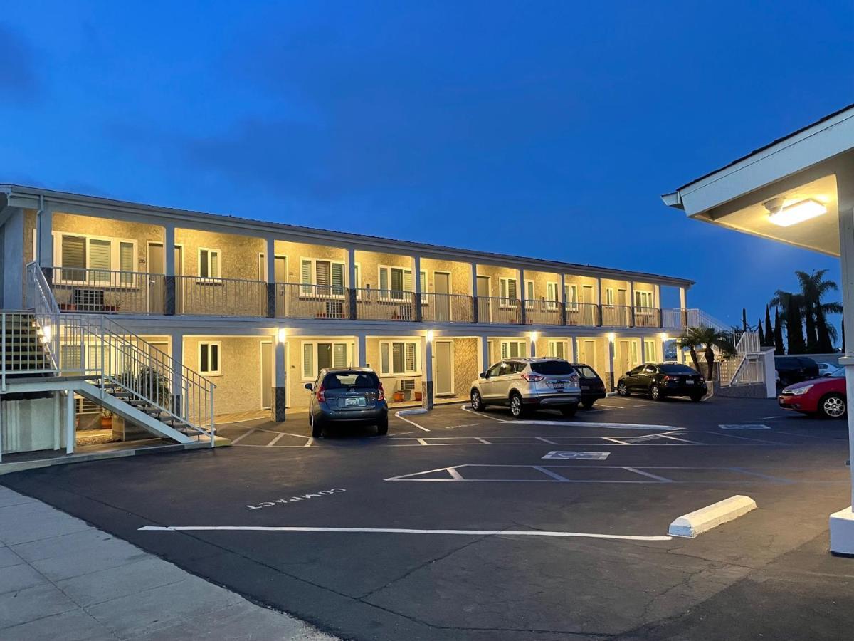 Hi View Inn & Suites 맨하탄비치 외부 사진