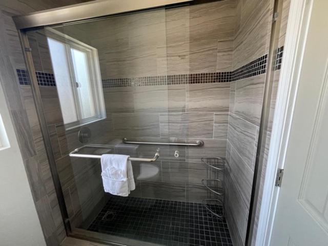 Hi View Inn & Suites 맨하탄비치 외부 사진