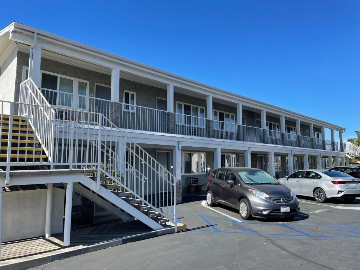 Hi View Inn & Suites 맨하탄비치 외부 사진