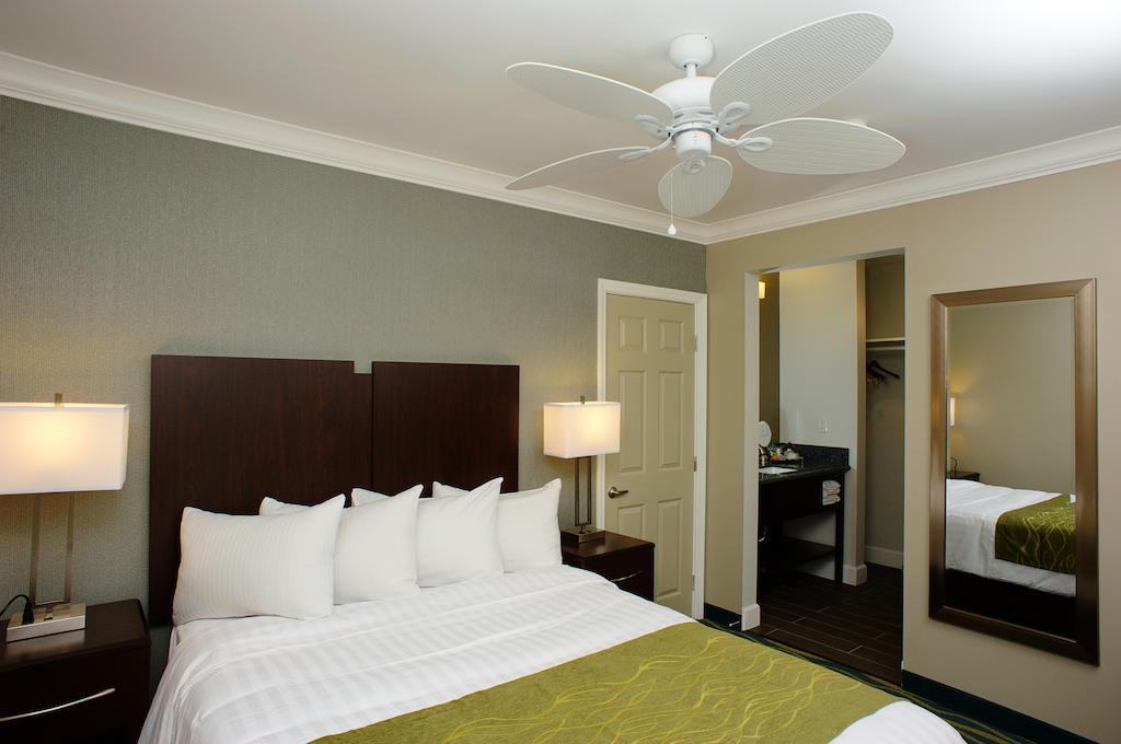 Hi View Inn & Suites 맨하탄비치 객실 사진