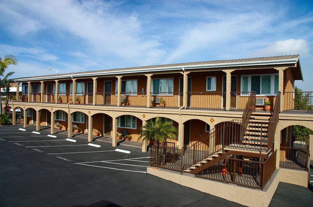 Hi View Inn & Suites 맨하탄비치 외부 사진