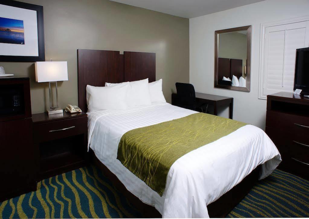 Hi View Inn & Suites 맨하탄비치 외부 사진